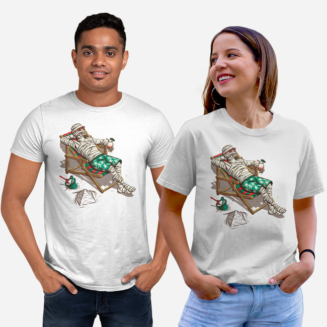 Mummy On Vacation-Unisex-Basic-Tee-Ramos