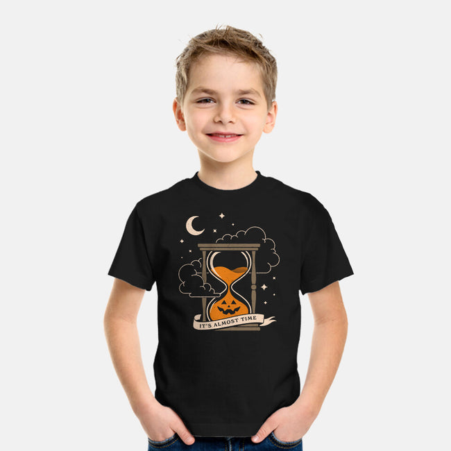 Halloween Is Near-Youth-Basic-Tee-dfonseca